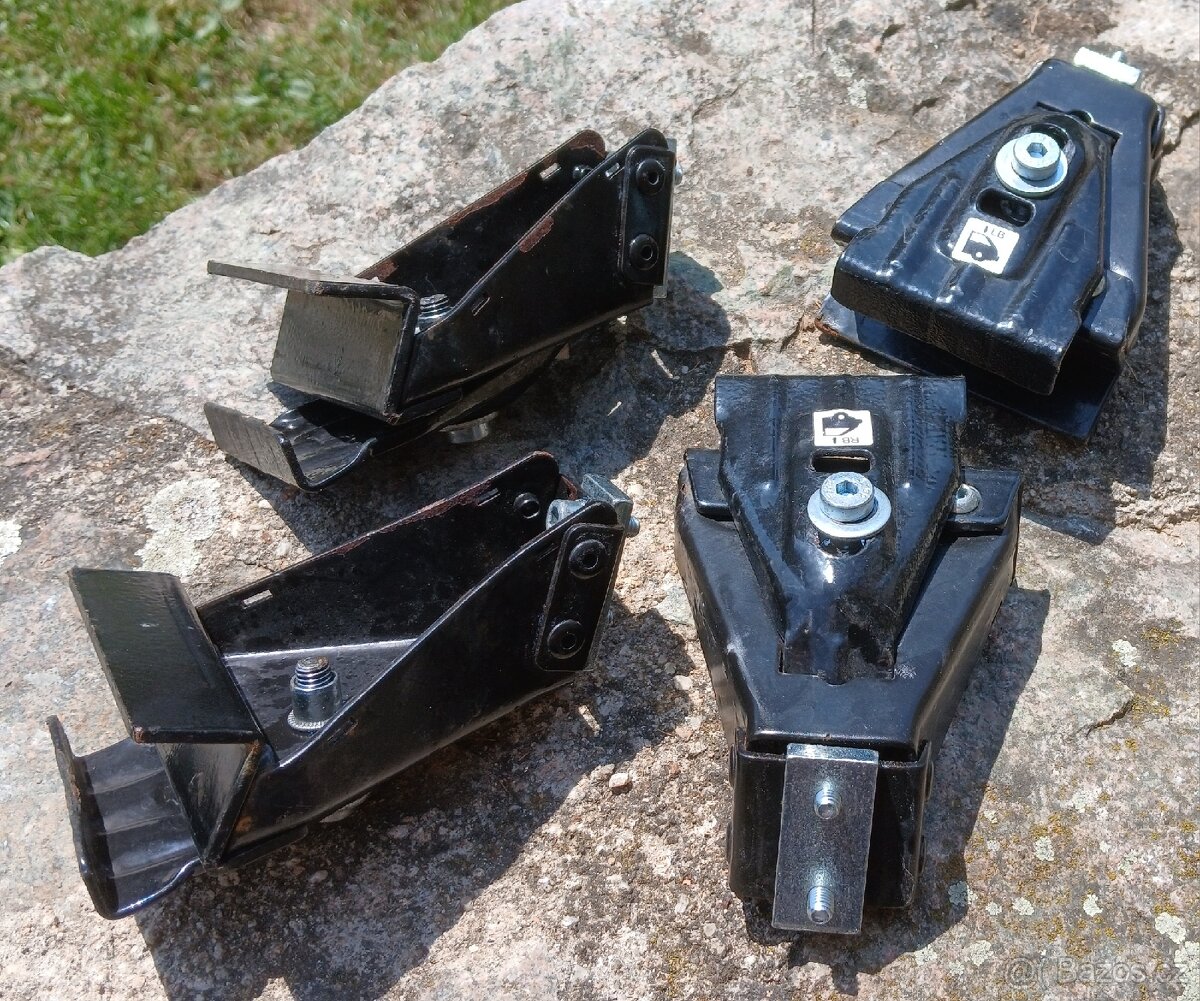 Prodám patky HAKR 0217 pro Ford Mondeo