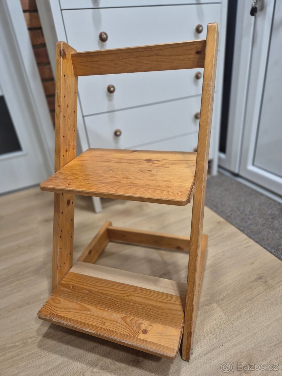 Dřevěná rostoucí židle