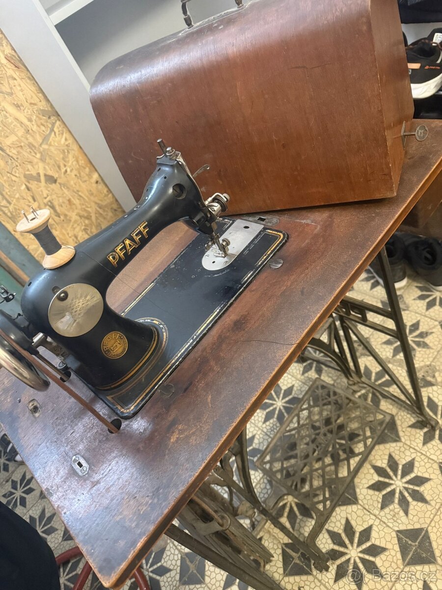 Starožitný šicí stroj Pfaff