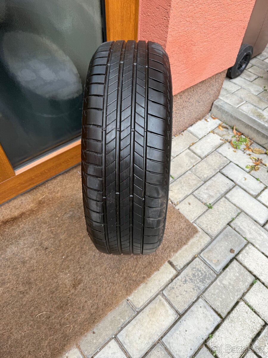 Pneu 205/60R16
