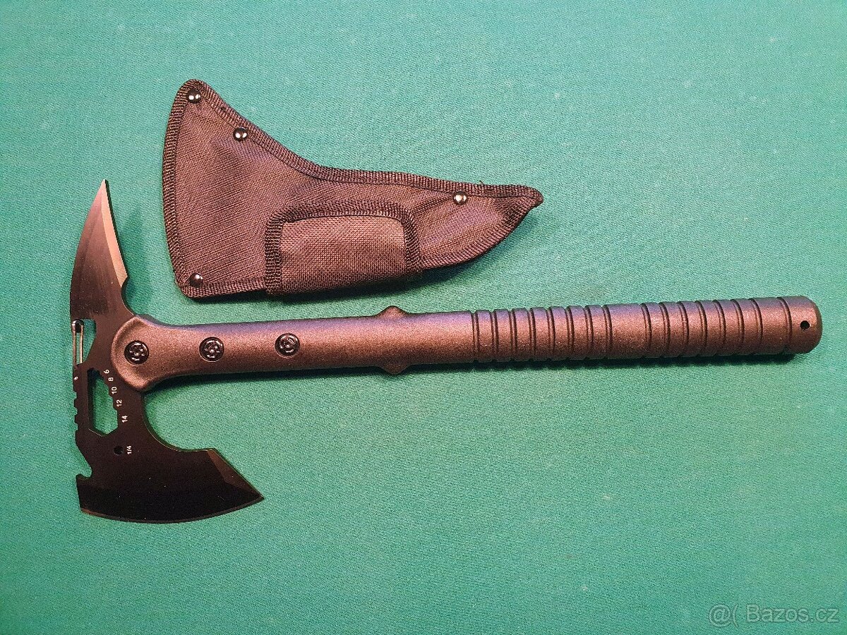 Outdoorová takticá sekera (tomahawk)