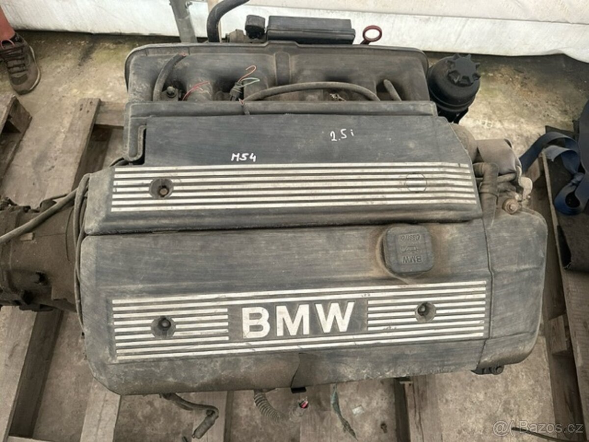Prodám motor BMW 325i 2,5 BA č. 4