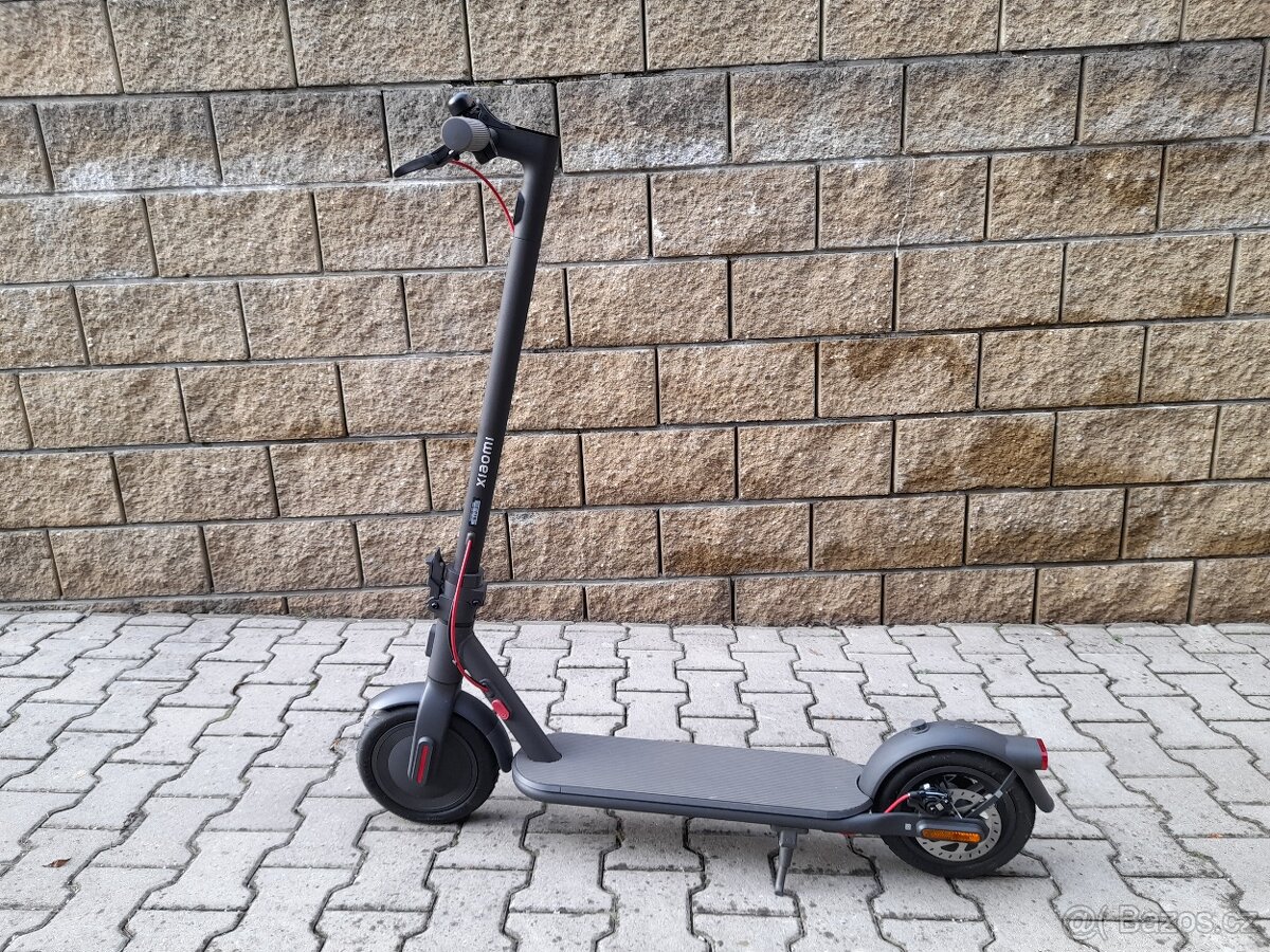 Elektrokoloběžka Xiaomi Scooter 4 EU