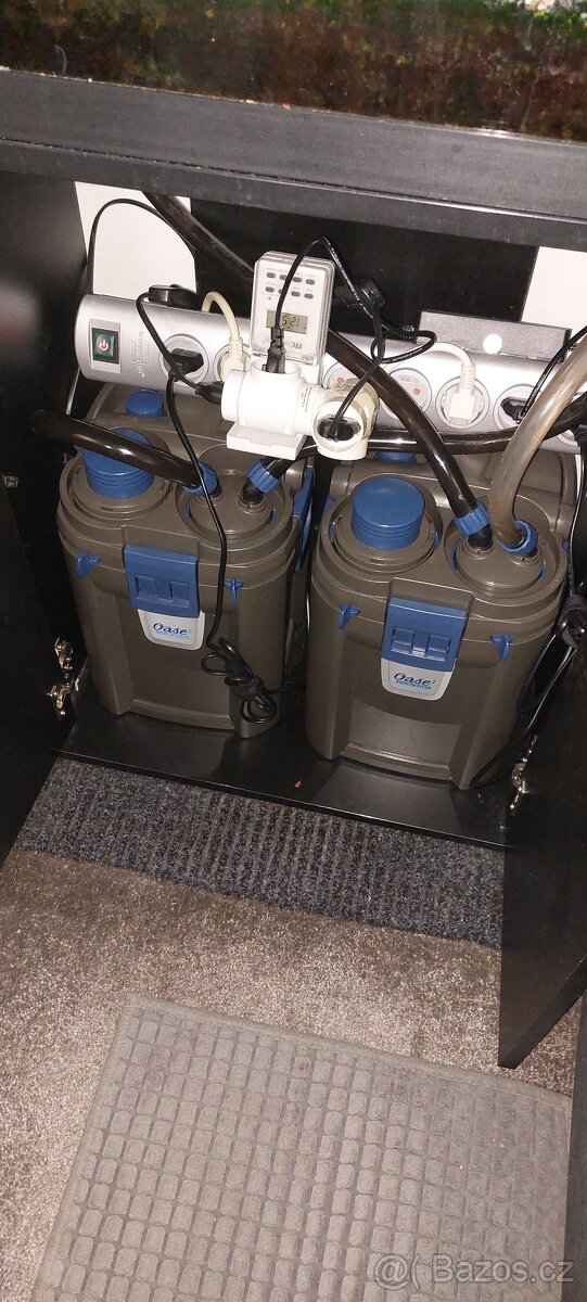 Prodám stojan se 2 akva Juwel Rio 125l a 2x OASE 250 filtr