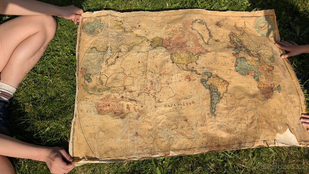 Mapa světa na plátně starožitná