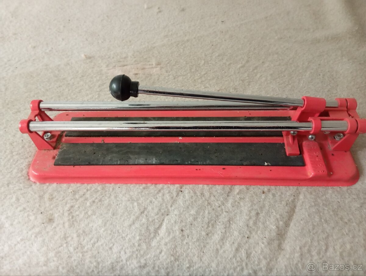Řezačka na obklady do 35 cm