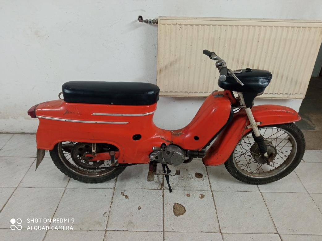 Jawa pionýr červený