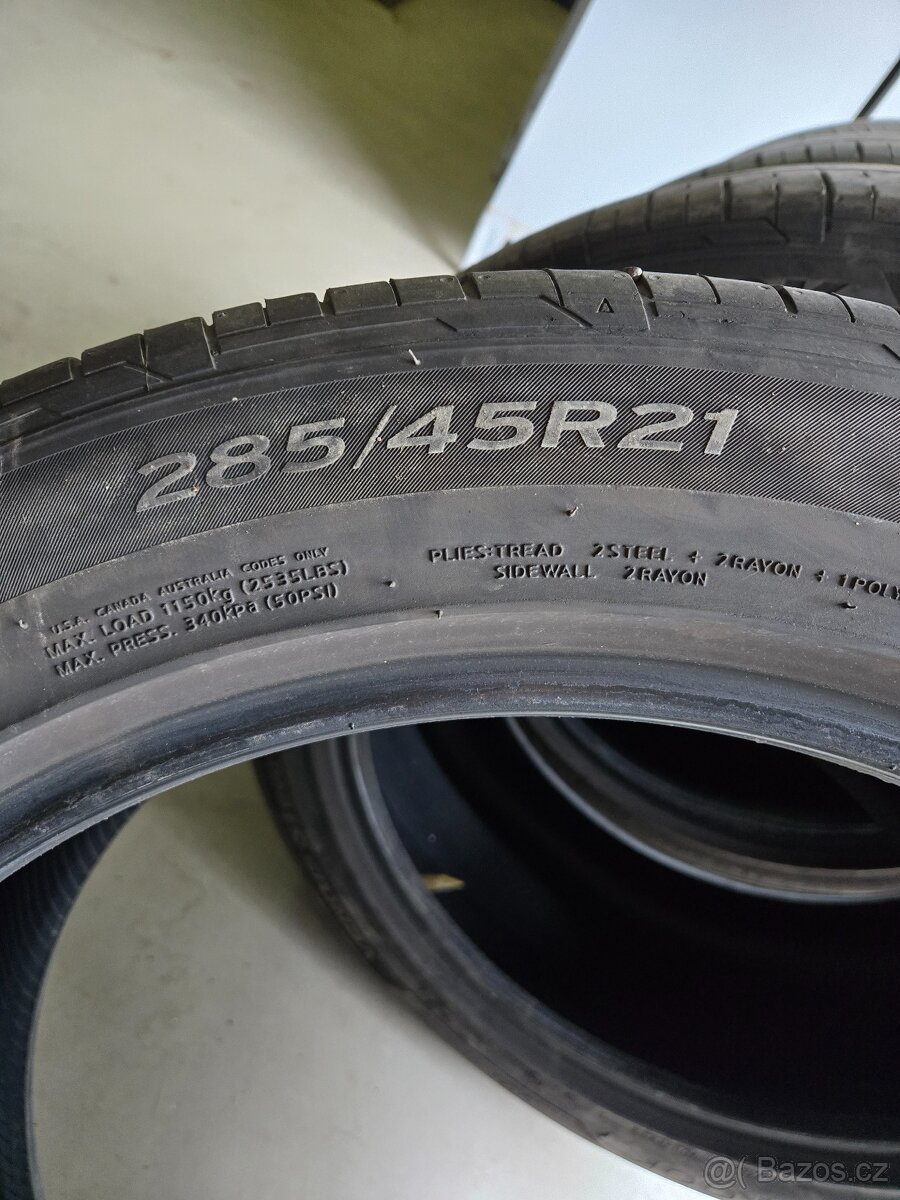 285/45R21