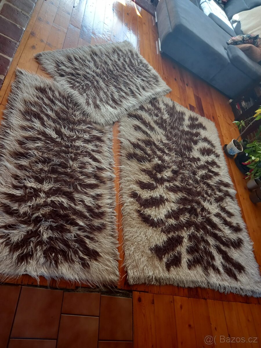 Vázaný vlněný přehoz / koberec 2ks