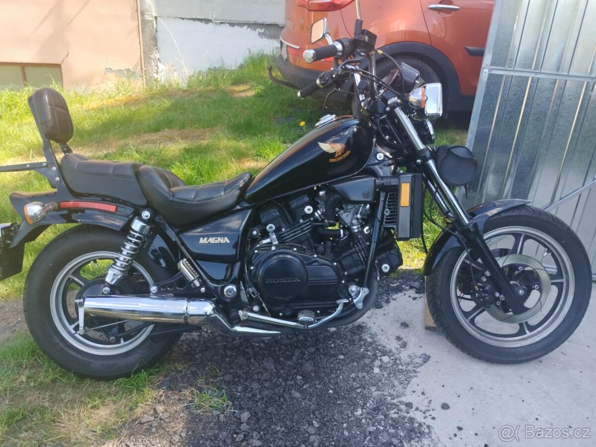 Honda VF 700 C Magna