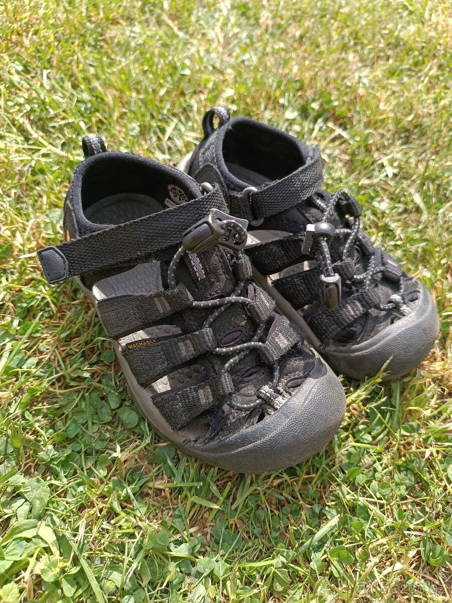 Keen sandále velikost 29