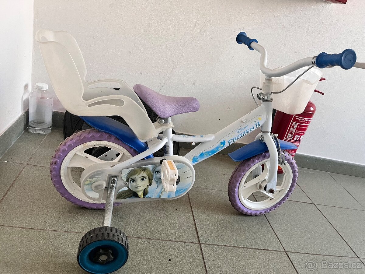 Dětské kolo s přídavnými kolečky