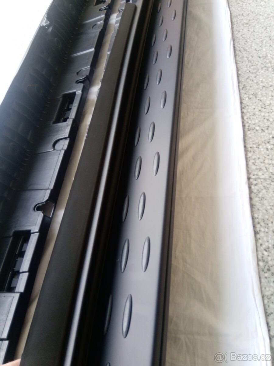 Nášlapy Mercedes Benz GLC - black edice, nové