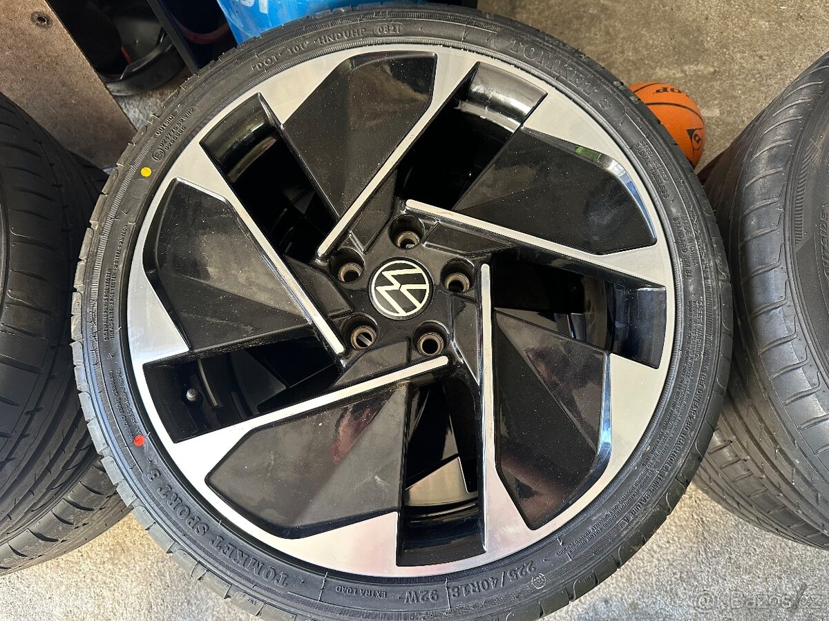 5x112 r18 225/40r18 nové originál Vw