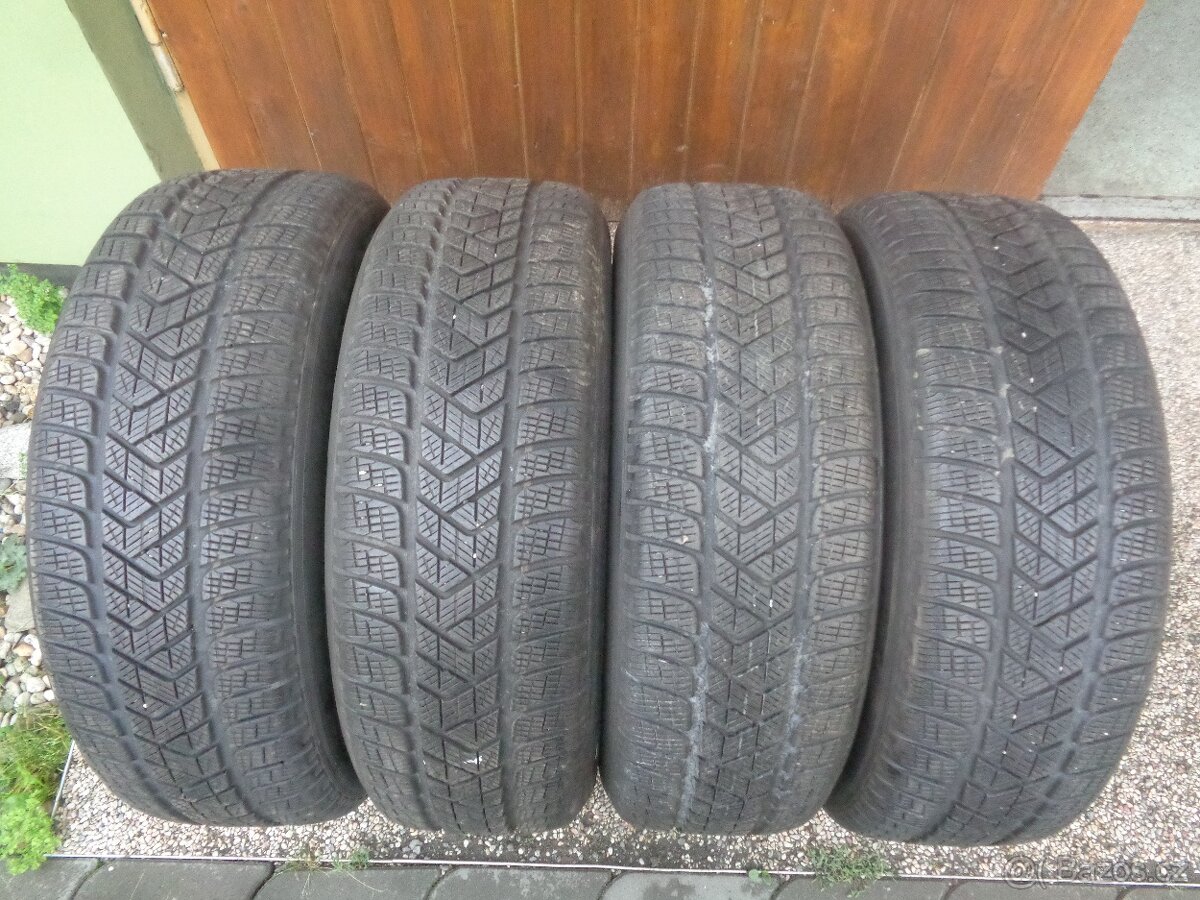 Zimní pneu 215/65/17 Pirelli