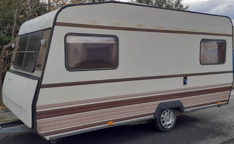 Karavan Dethleffs 460 na pevné stání