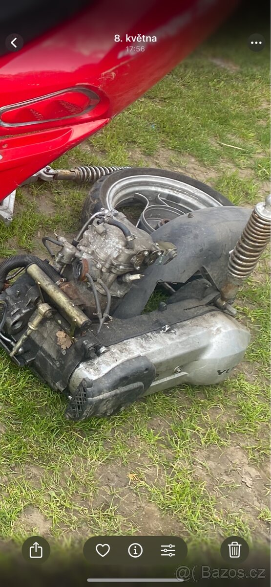 Motor skútr 250