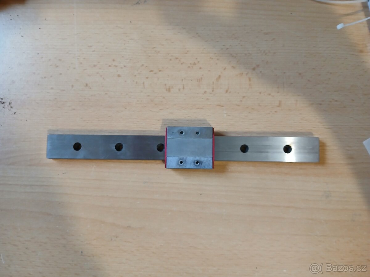 3x Lineární vedení Schneeberger + 2× nové vozíky