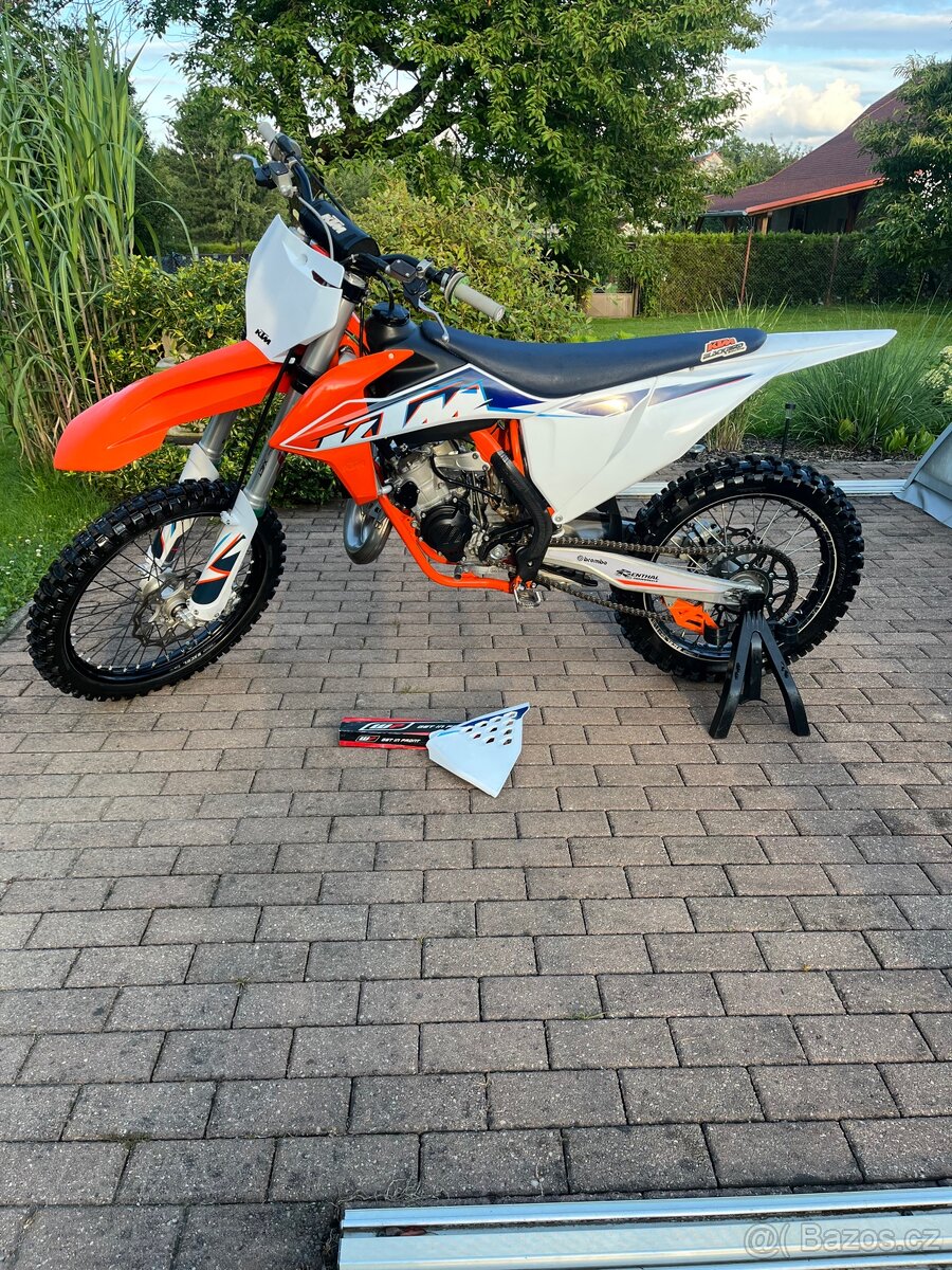 KTM SX125 2022 výborný stav číst dokonce