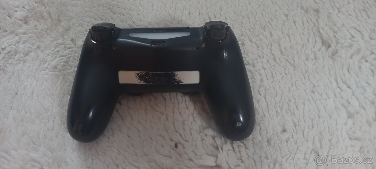 Prodám ovladač na Playstation 4 na ND