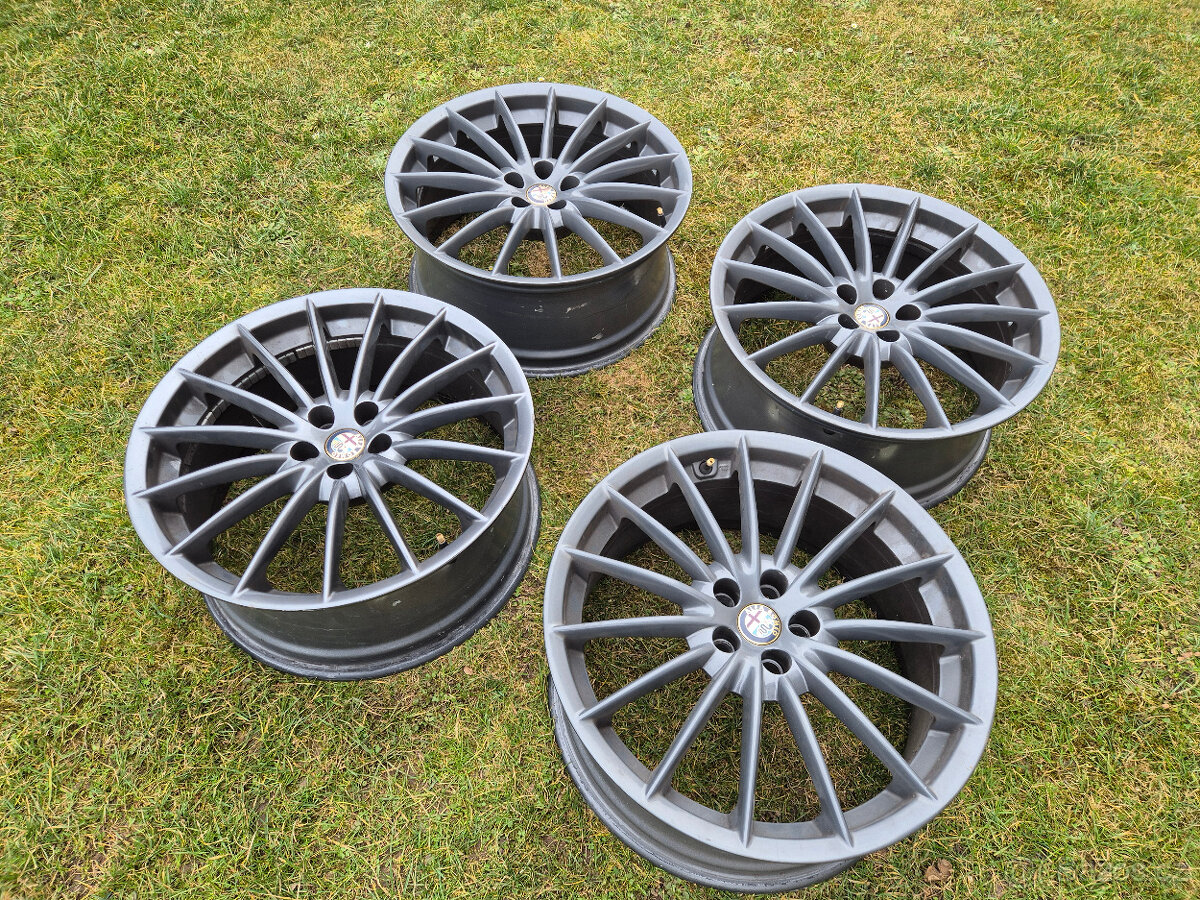 Prodám sadu alu disků Alfa Romeo TOORA 5x98 R18