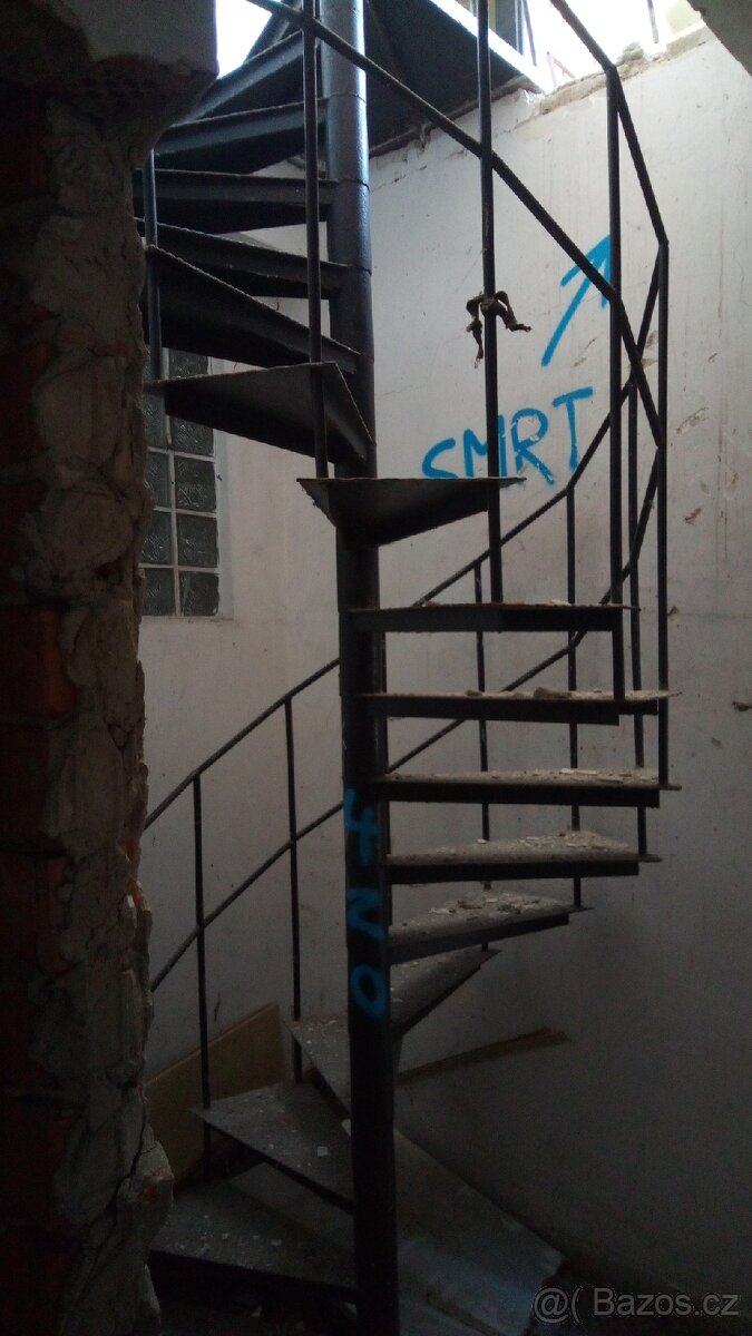 točité schodiště (spirálové)
