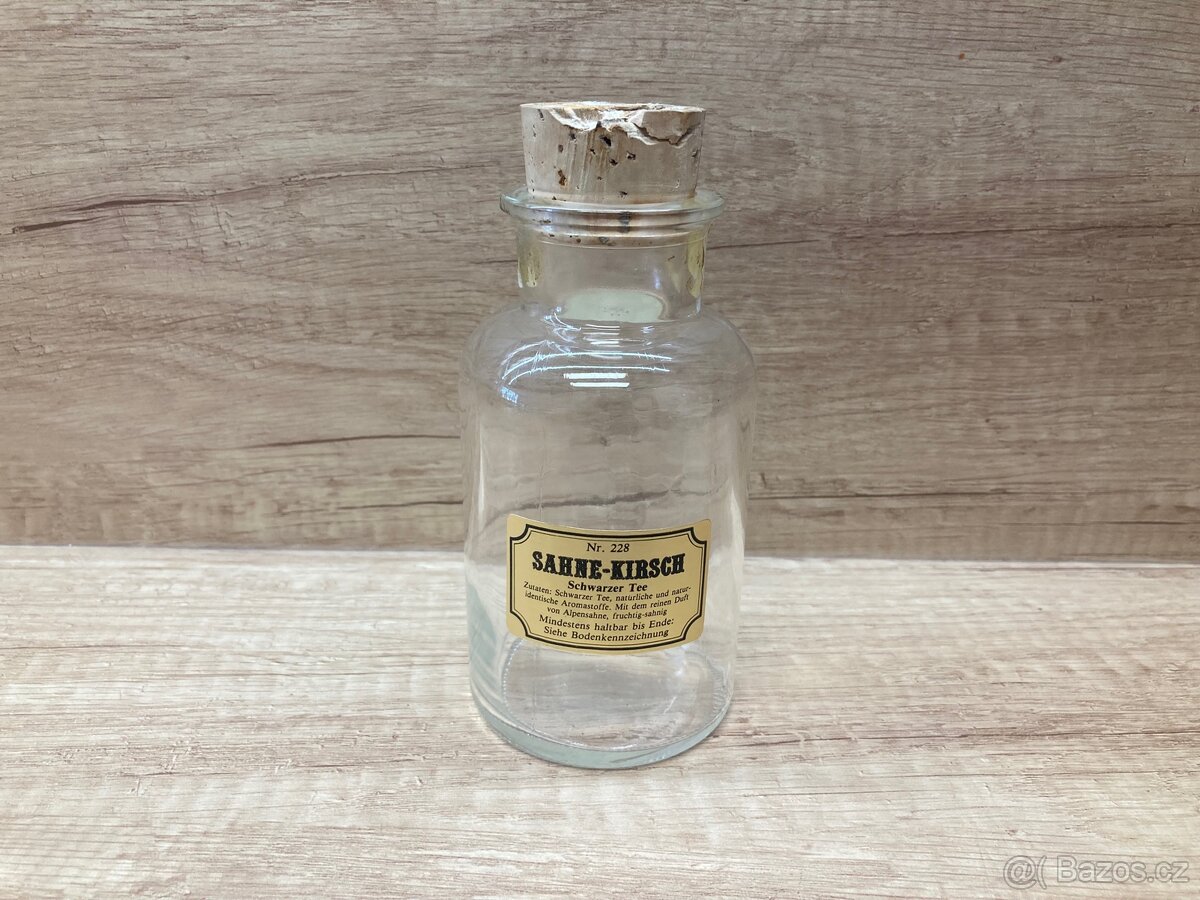 Skleněná dóza s korkovým špuntem