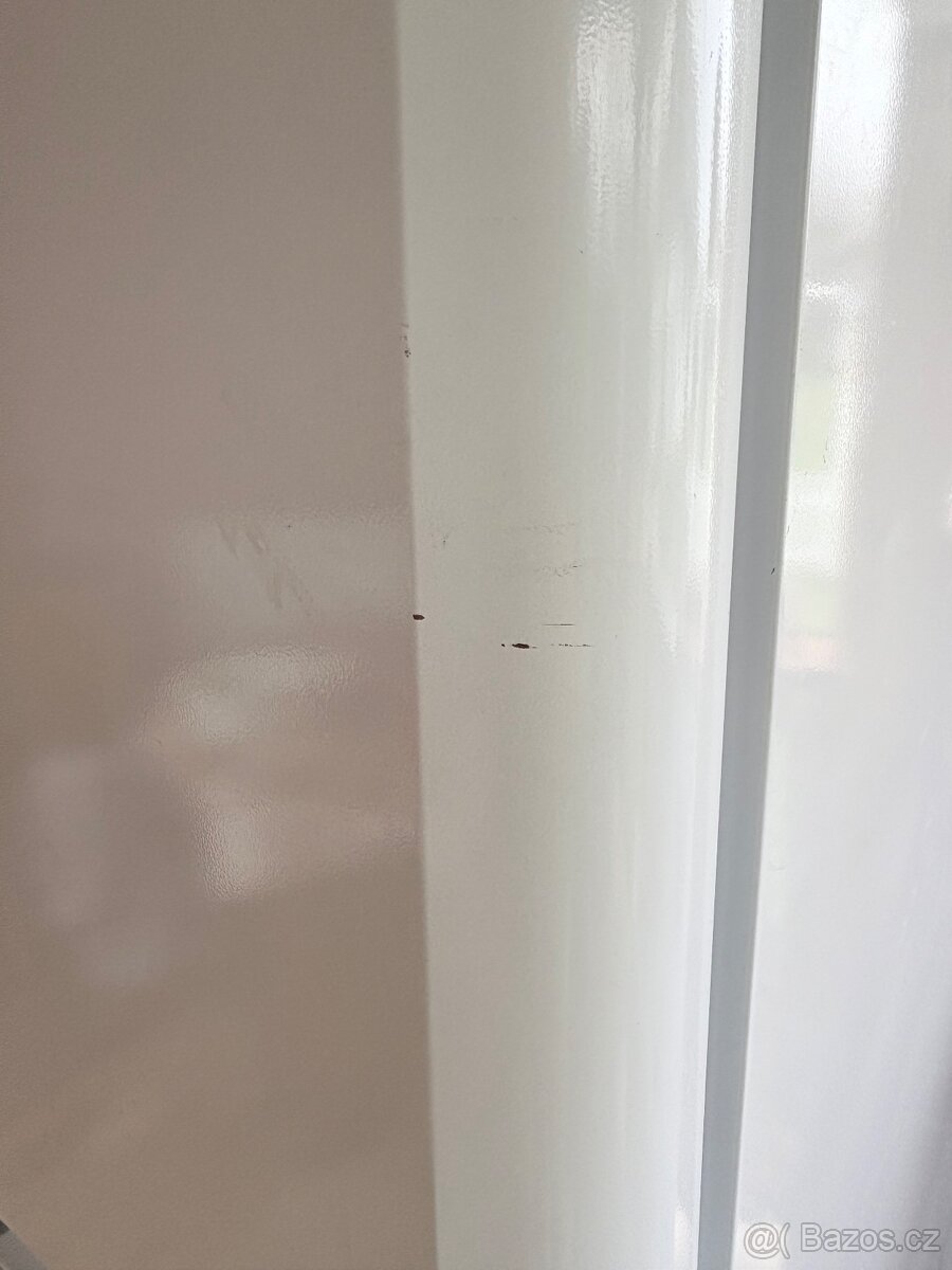 Lednička s mrazákem Indesit