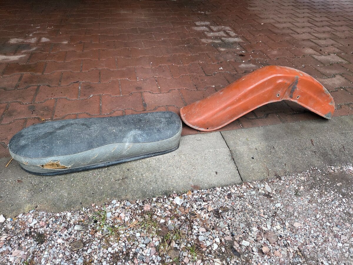 Přední blatník , sedlo jawa pionýr