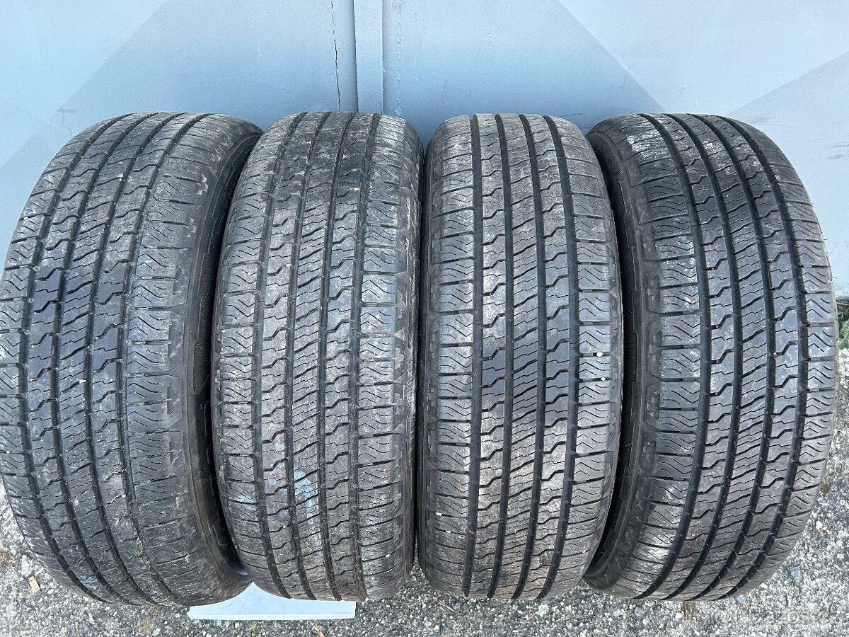 Celoroční pneu 255/65/18 Goodyear
