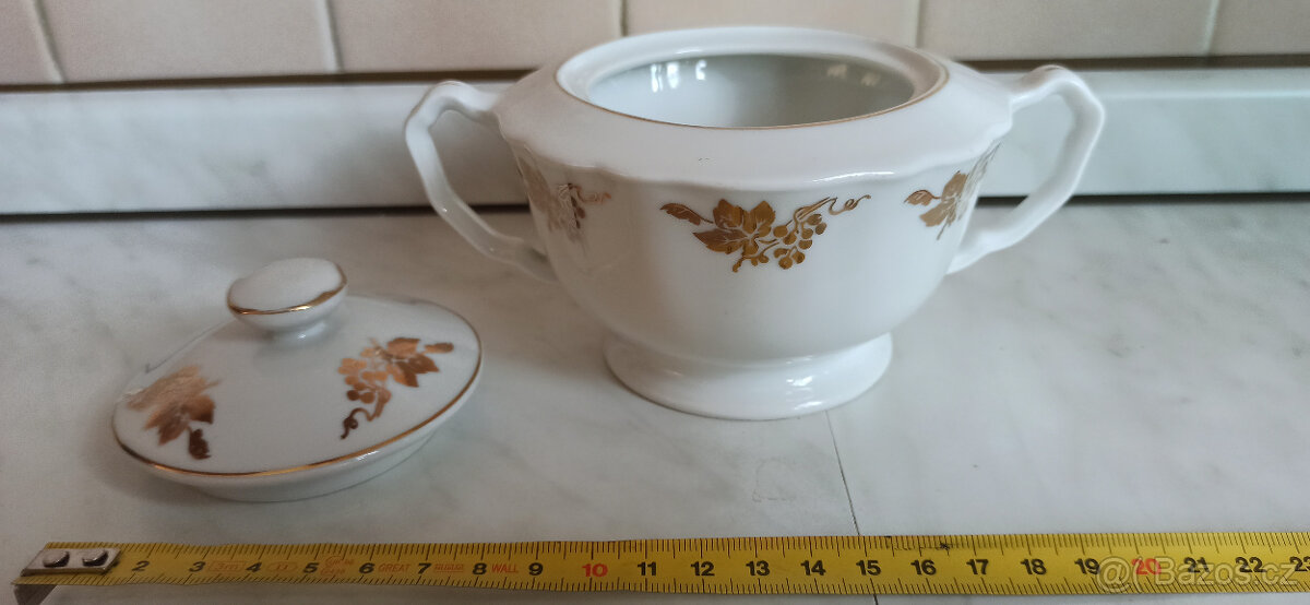 Šálky s cukřenkou