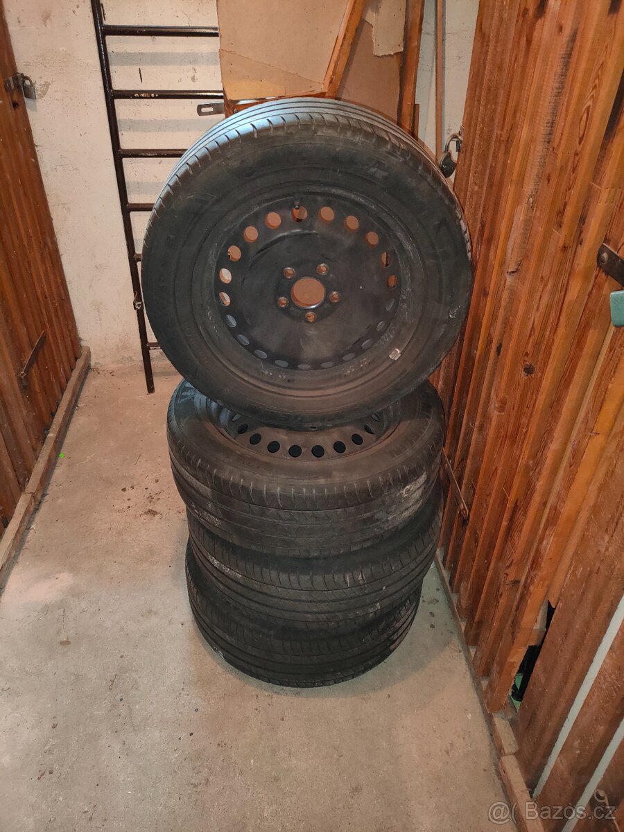 Plechové disky+ letní pneu Ford
