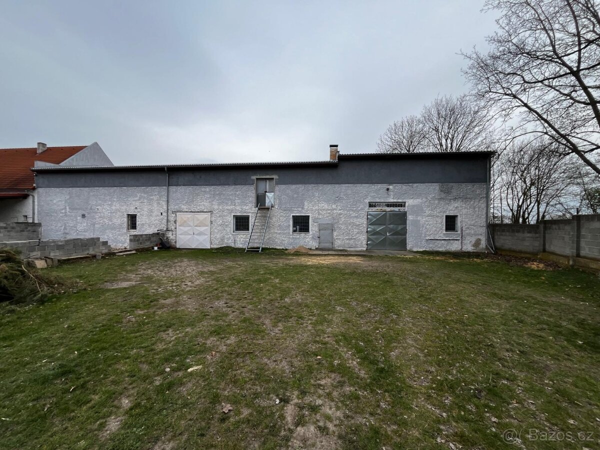 Komerční pozemek, 3707m² s halou, Červený Újezd