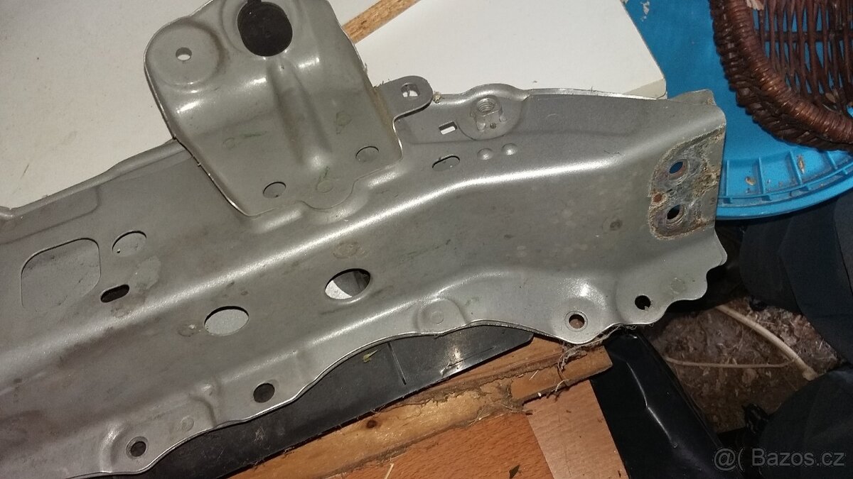 Toyotayaris 2006 přední výstuhy vše velmi levně