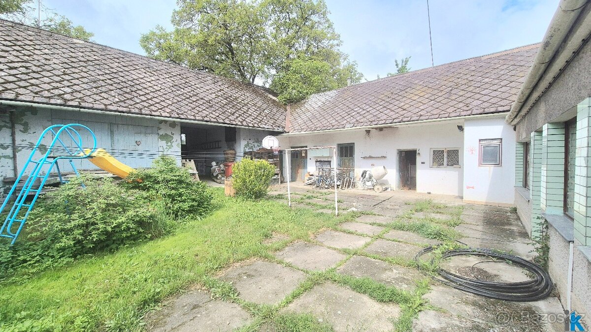 Rodinný dům s pozemky Budětsko