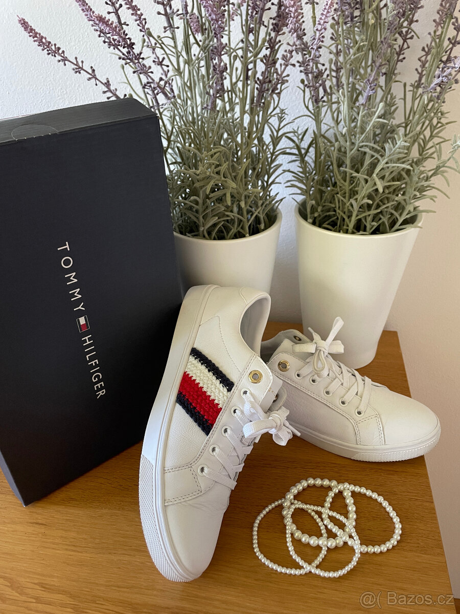 Bílé kožené tenisky Tommy Hilfiger, vel. 40