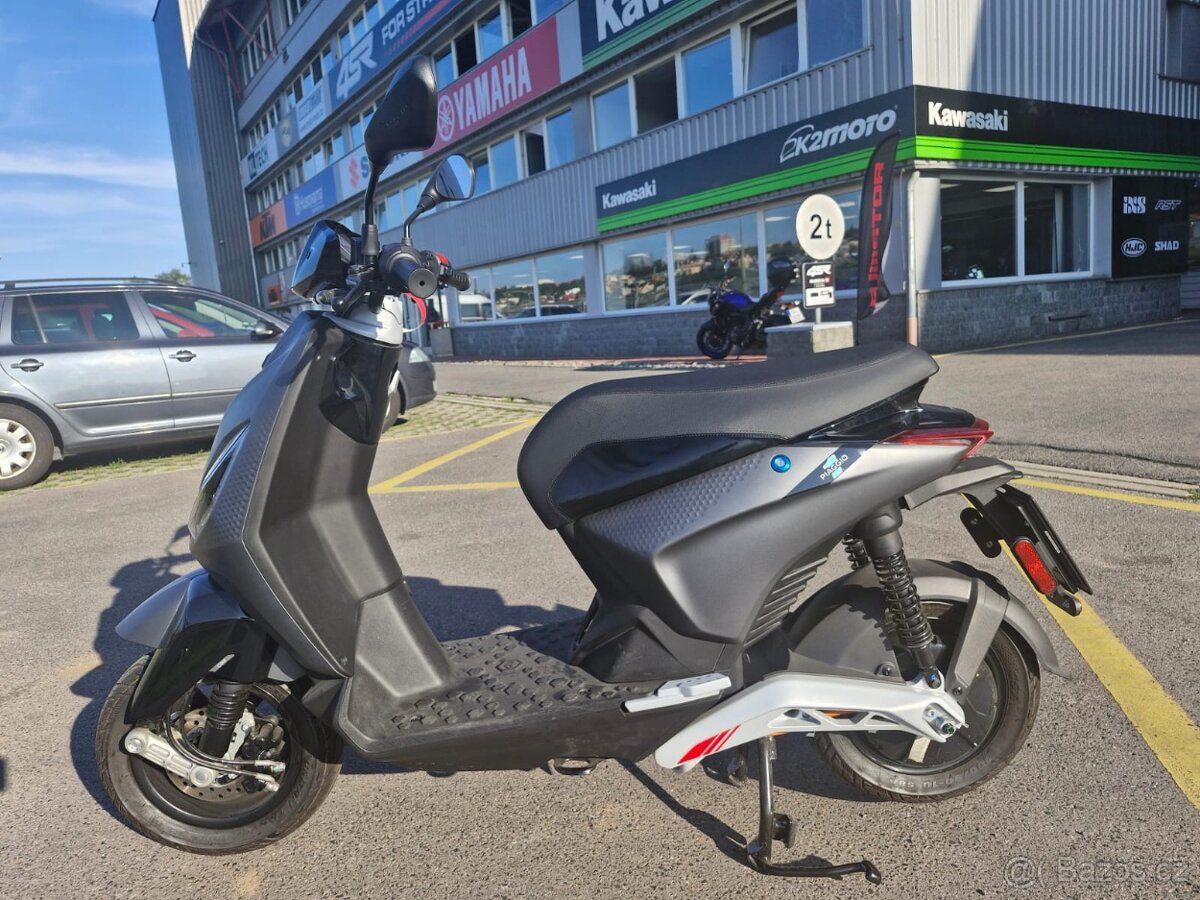 PIAGGIO 1 L3 E5 - předváděcí motocykl