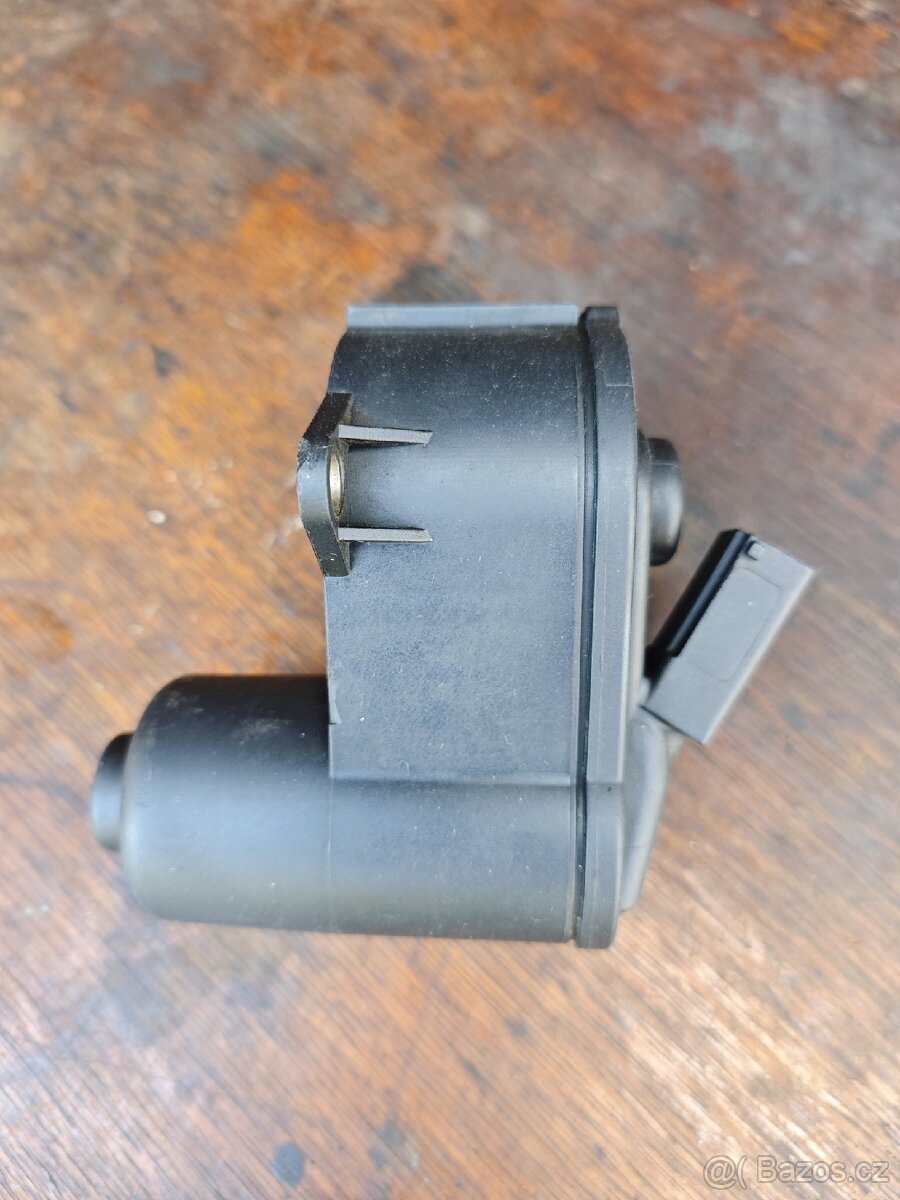 Motorek elektrické brzdy Passat B6