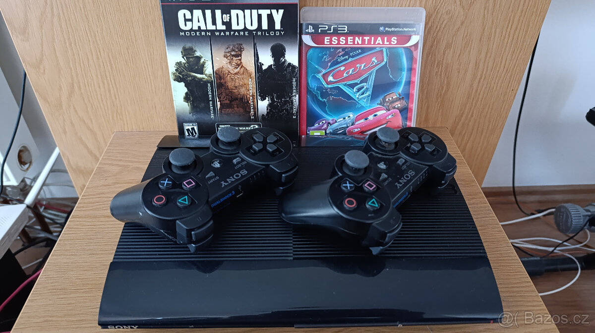 Sony PS3 + 2x Gamepad + Call od Duty a The Cars