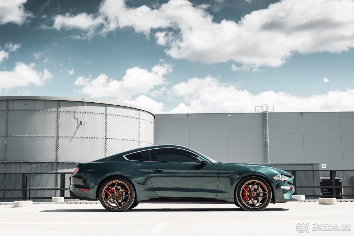 Ford Mustang Bullitt 5.0L US verze