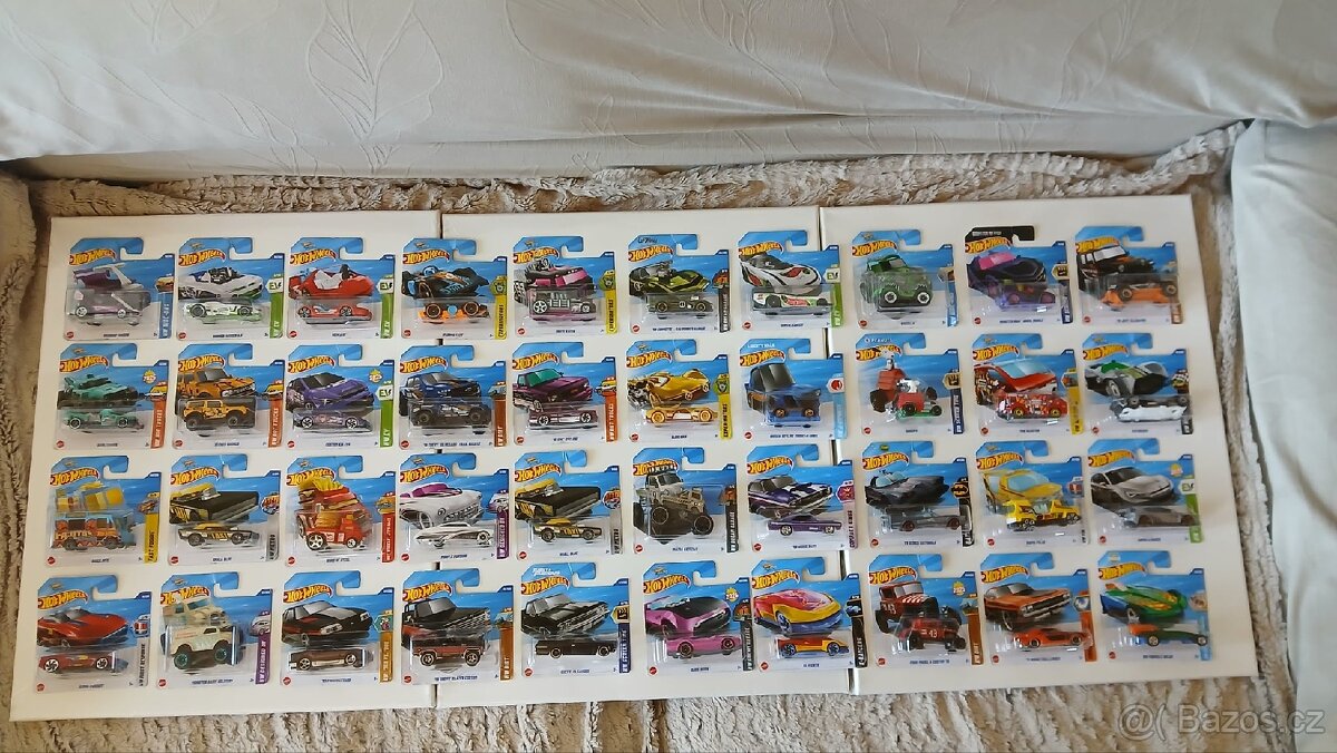Hot wheels za 40 nerozbalených dle fotek