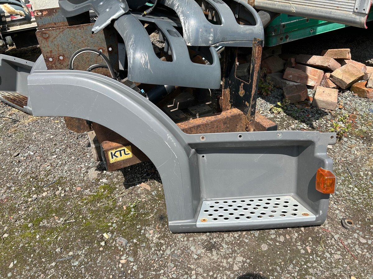 MB Atego II schod