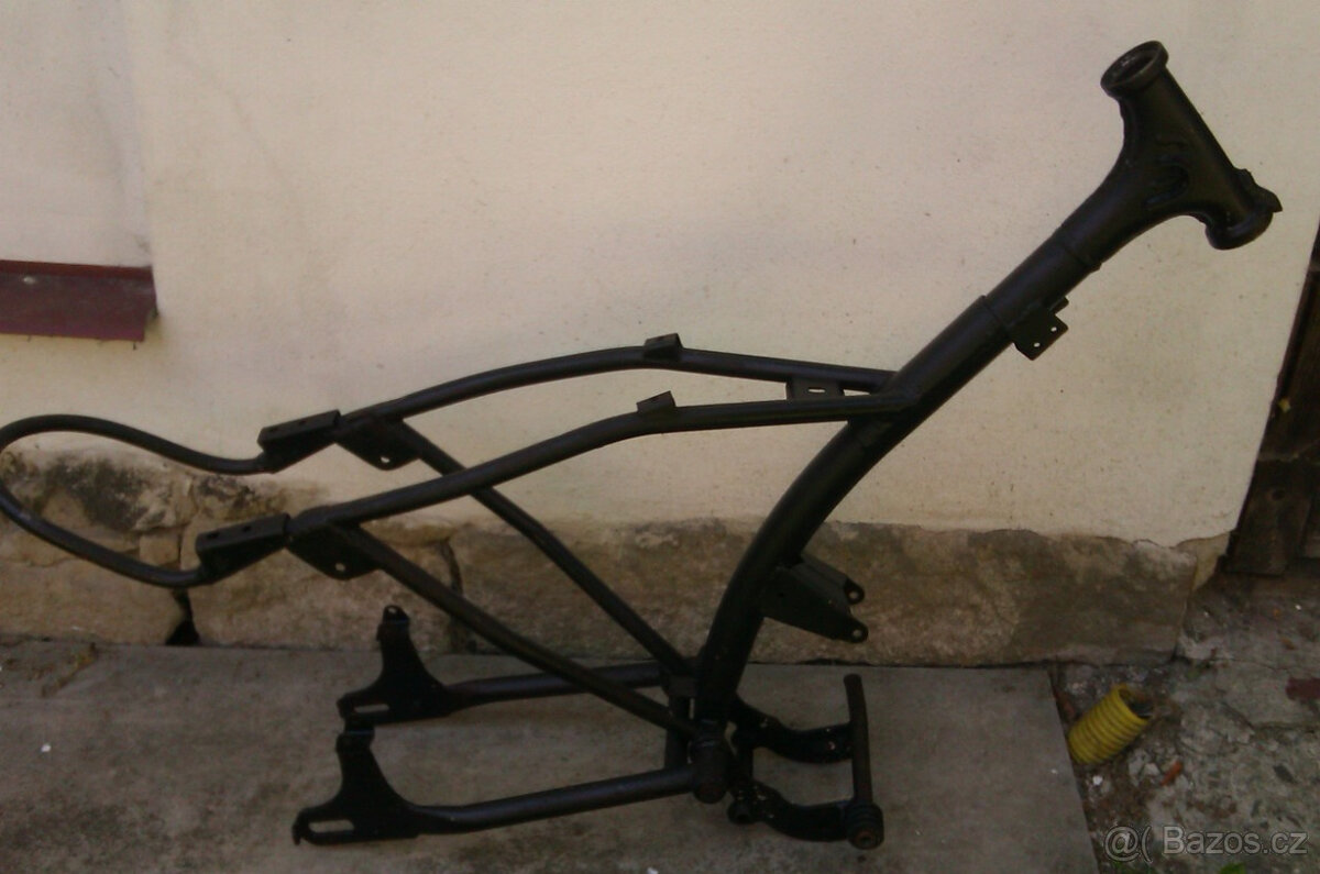 Rám Jawy 80 Roadster k opravě