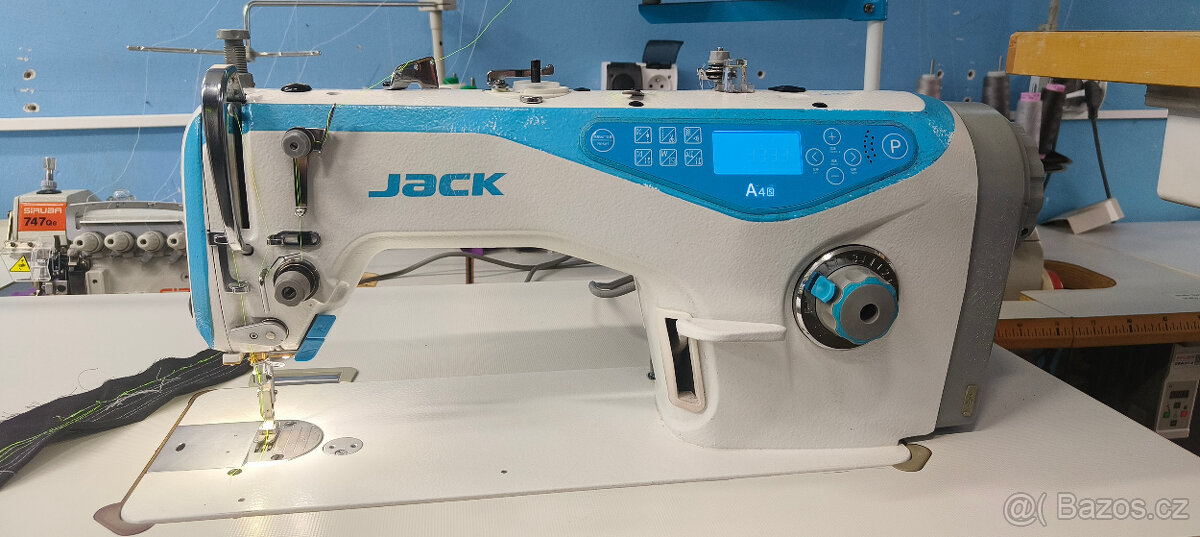 Průmyslový automatický šicí stroj Jack A4S