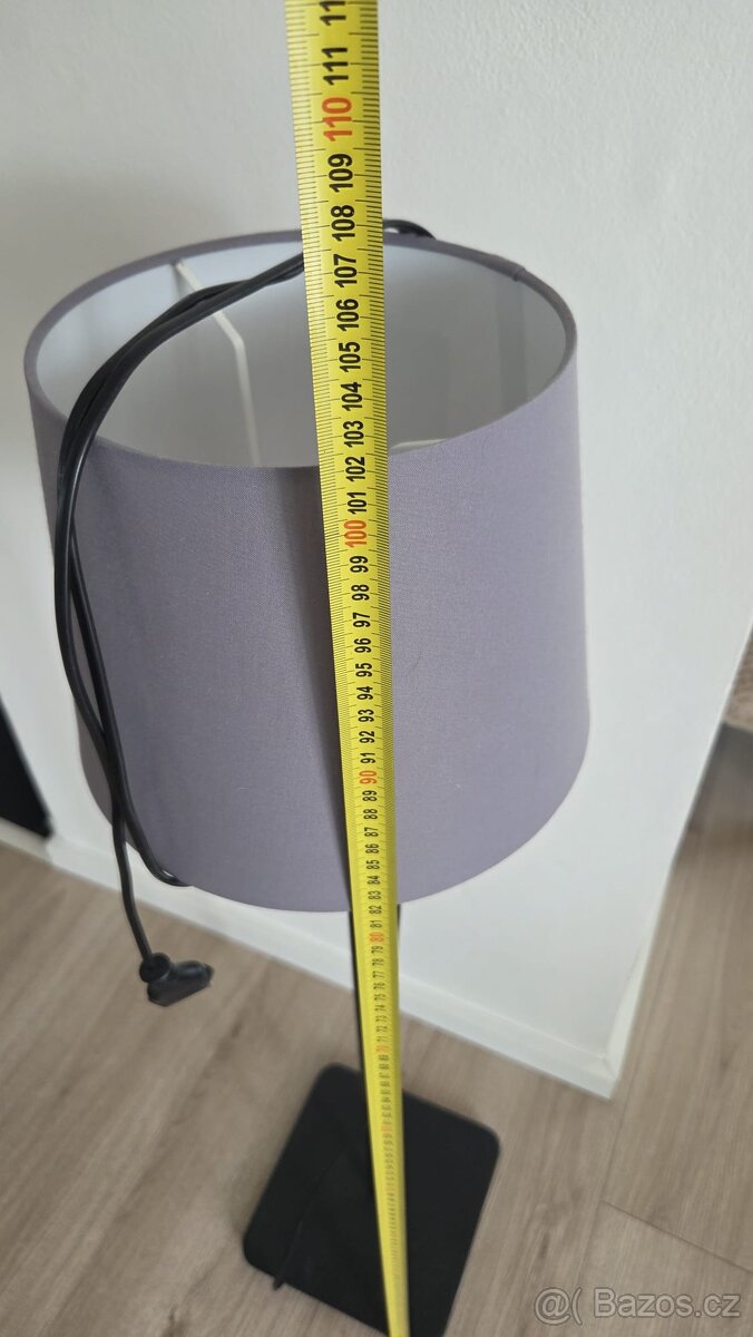 Stojací lampa IKEA se stínidlem