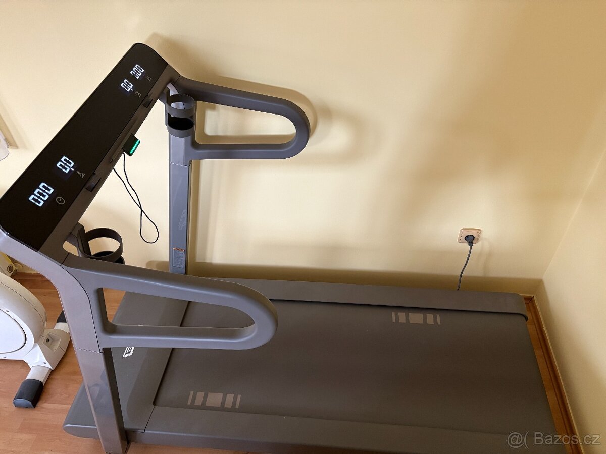 Běžecký trenažér Technogym MyRun