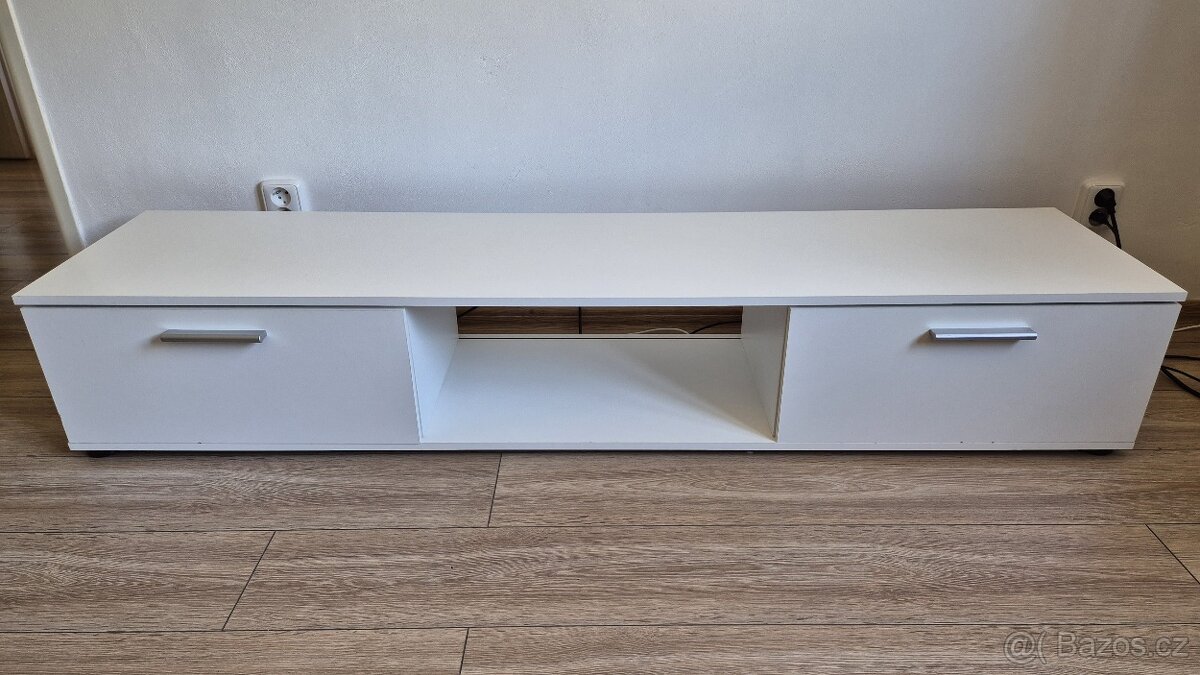 Skřínka pod TV
