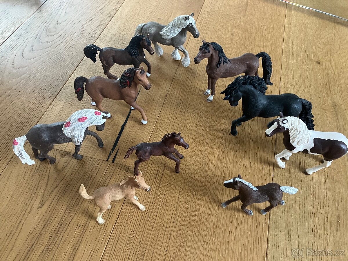 10 x koník SCHLEICH