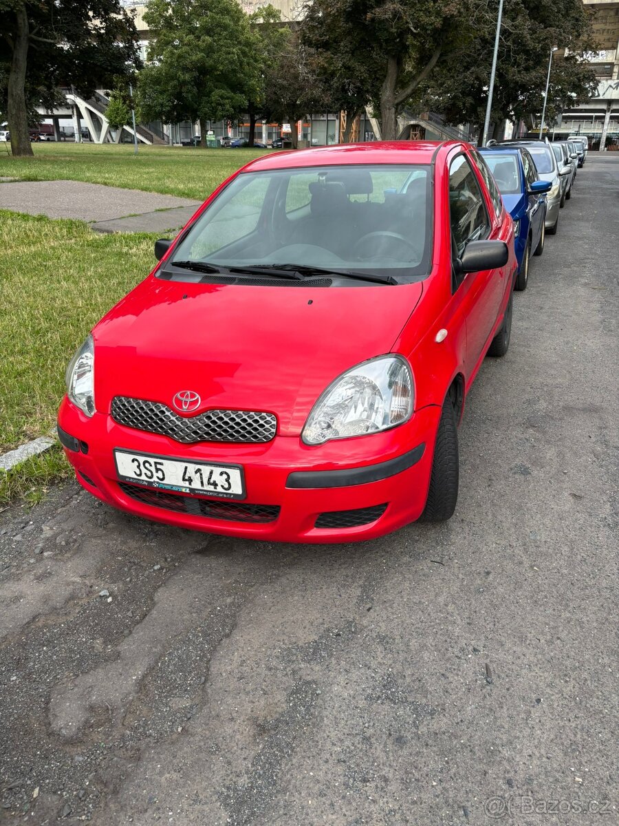 Yaris 1.0, r.v. 2004, STK 09/2026