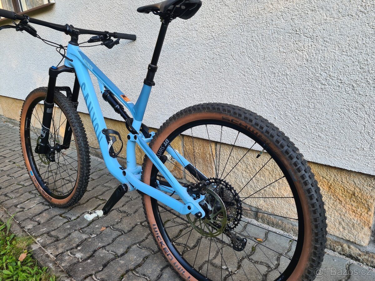 Canyon Neuron 7, 2022, najeto 300 km